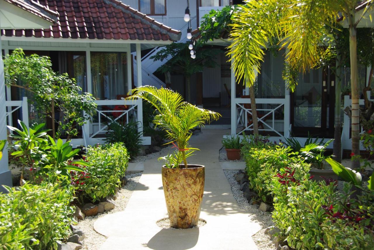 The High Dive Gili Gede By Ultimate Resorts Bagian luar foto